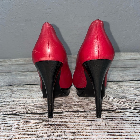 BCBG Paris Red and Black Peep Toe Pump Sz 8 - Picture 3 of 3